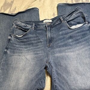 656.   Risen jeans Sleek Denim Flare Jeans with frayed hem size 9